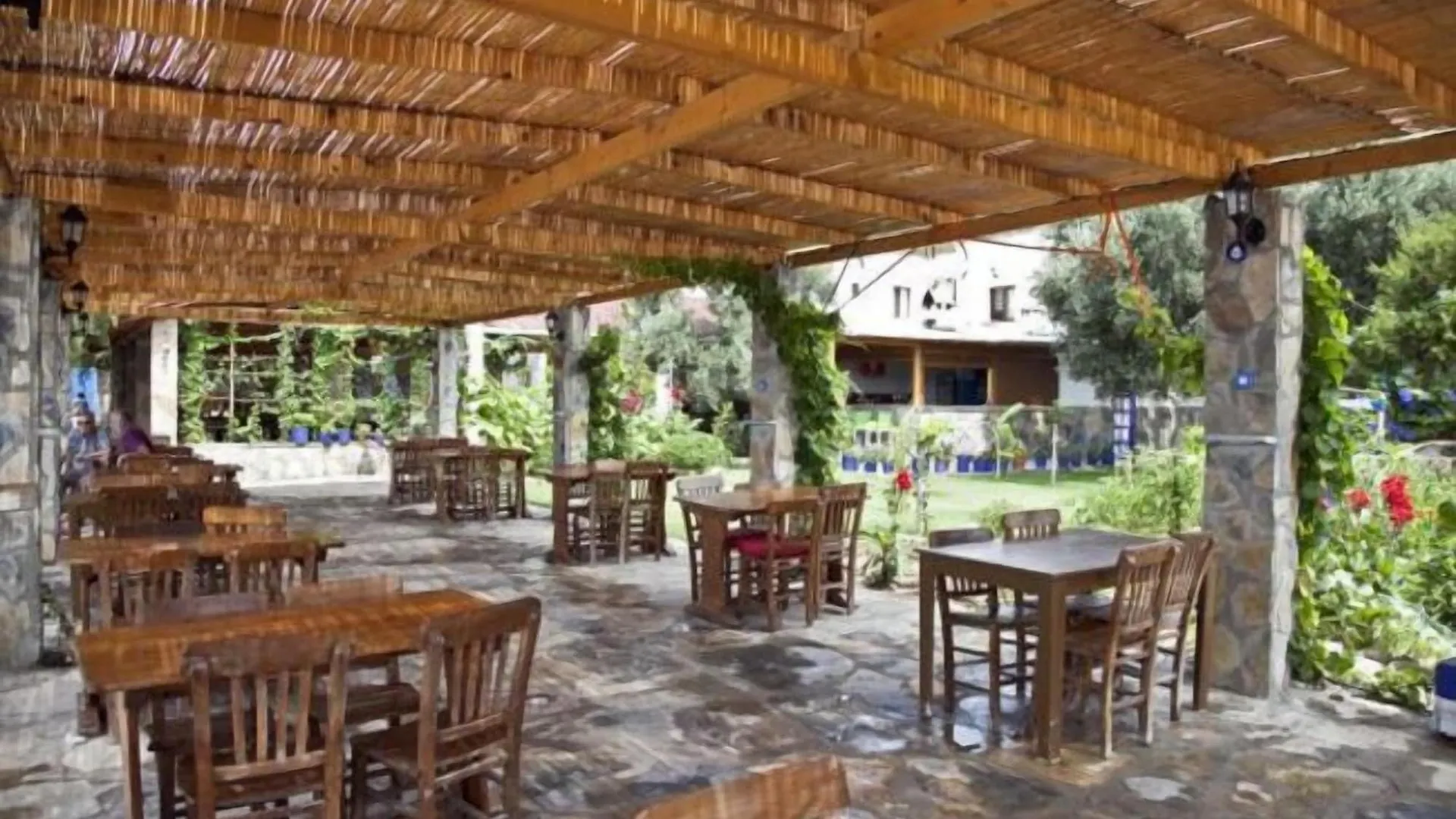 Şahin Motel&Restaurant Yalıçiftlik 2*,
