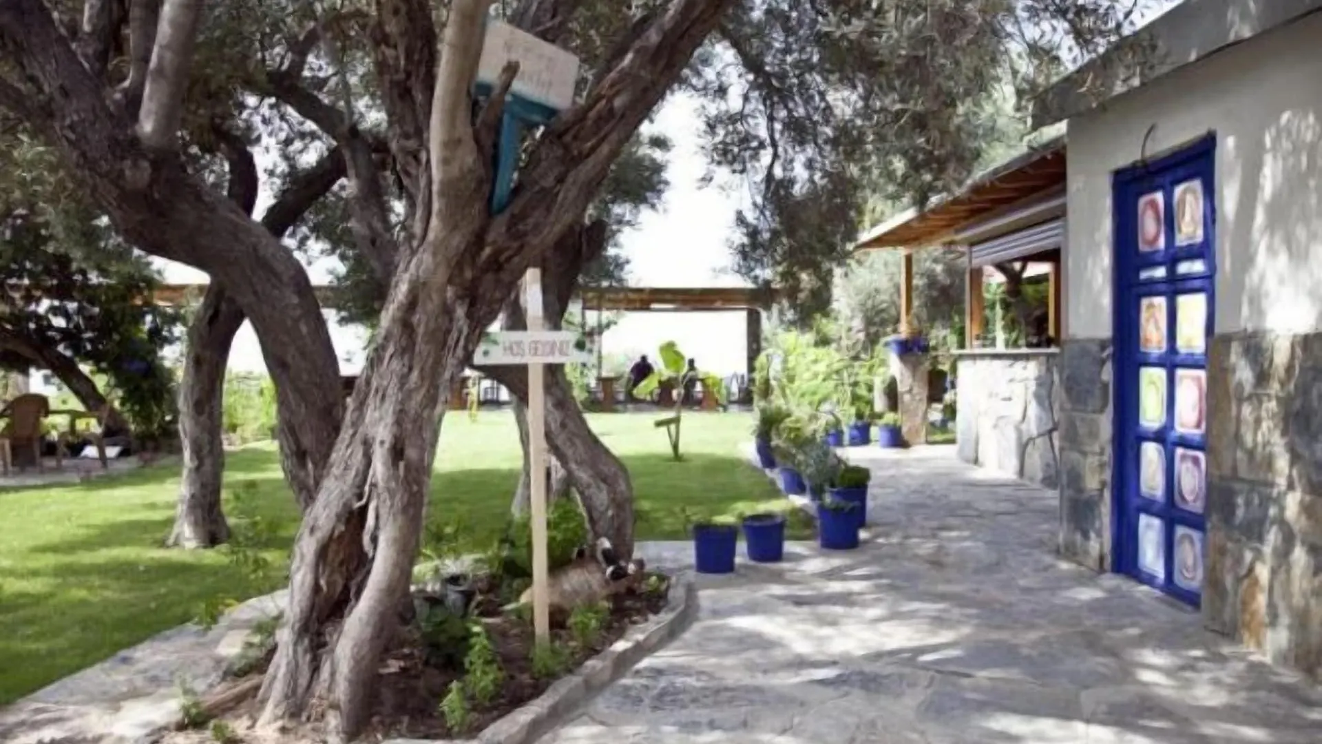 ** Konukevi Şahin Motel&Restaurant Yalıçiftlik Türkiye